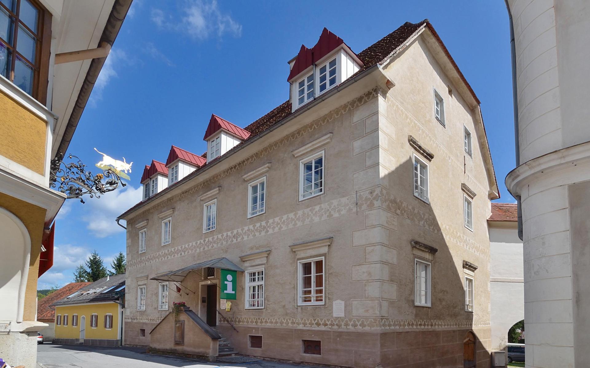 Die Marktbuecherei Anger befindet sich im Stainpeisshaus am Hauptplatz